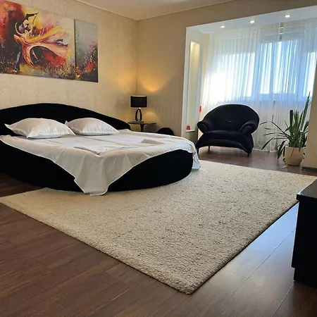 One-Bedroom Apartment In The Center Dnipro Exterior photo